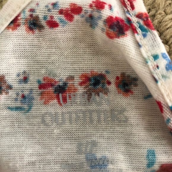 UO flower tank top - Picture 2 of 2